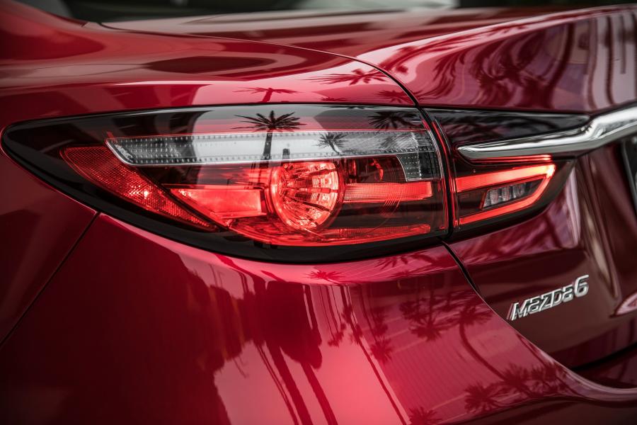 Детали экстерьера Mazda6 (GJ) 2018 года  (NA) (фото 39 из 40)